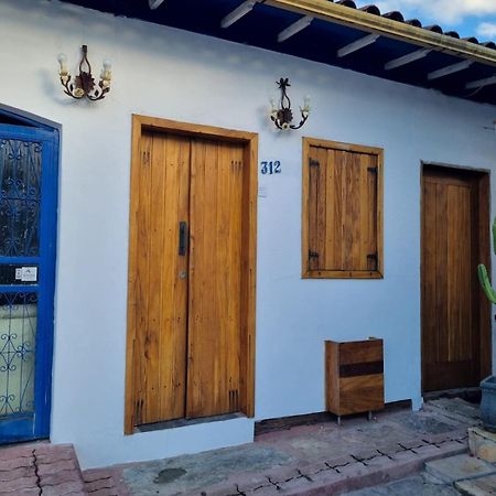 Pousada Casa Da Cintia Диамантина Екстериор снимка